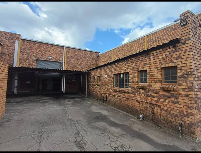 402M² WAREHOUSE FOR SALE IN VANDERBIJLPARK CE 6
